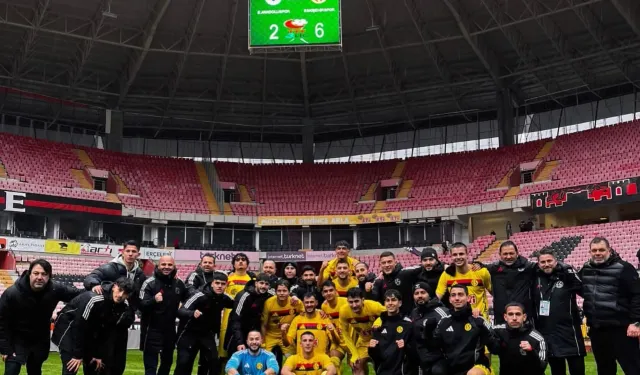 ESKİŞEHİR DERBİSİNDE FIRTINA GİBİ İLK YARI: ŞİMŞEKLER GERİDEN GELDİ!