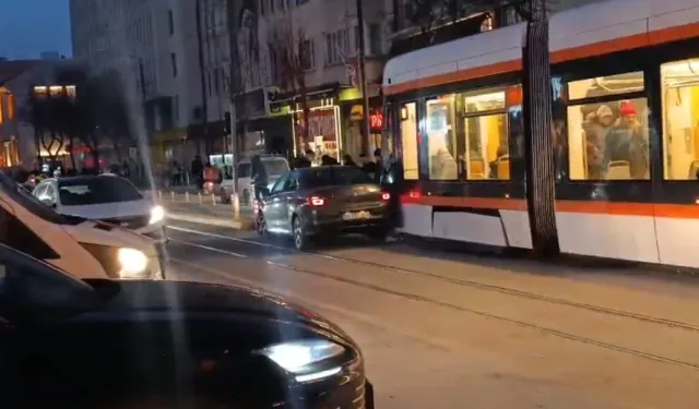 Eskişehir’de Tramvay Kazasında Otomobilde Maddi Hasar Oluştu