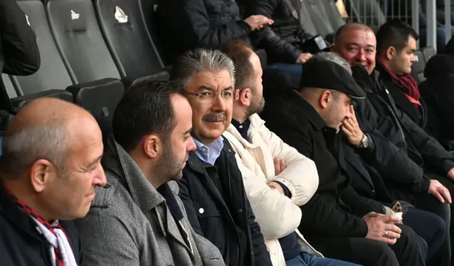 Vali Yılmaz Eskişehirspor–Altay Maçını Tribünden Takip Ediyor