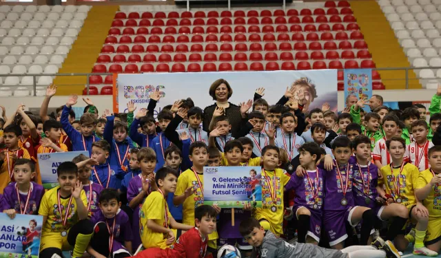 Minik Yürekler Sahaya İndi, Futsal Şenliği Coşkuyla Sona Erdi