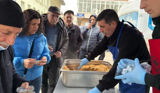 Odunpazarı Belediyesi’nden Berat Kandili’nde Helva İkramı