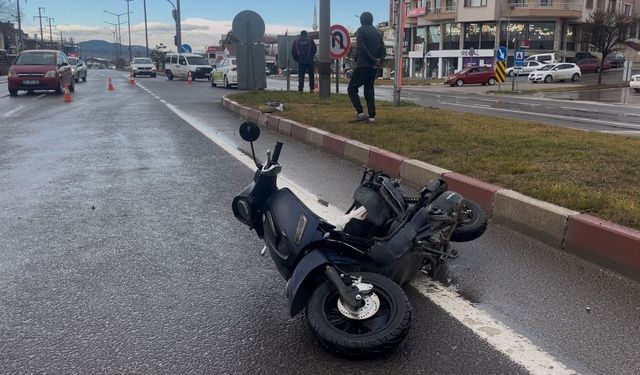 Tavşanlı'da Otomobille Motosiklet Çarpıştı: 2 Yaralı