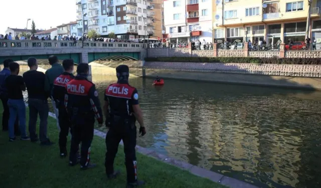 Porsuk Çay'ında 24 yaşındaki Genç Kız İntihar etti.