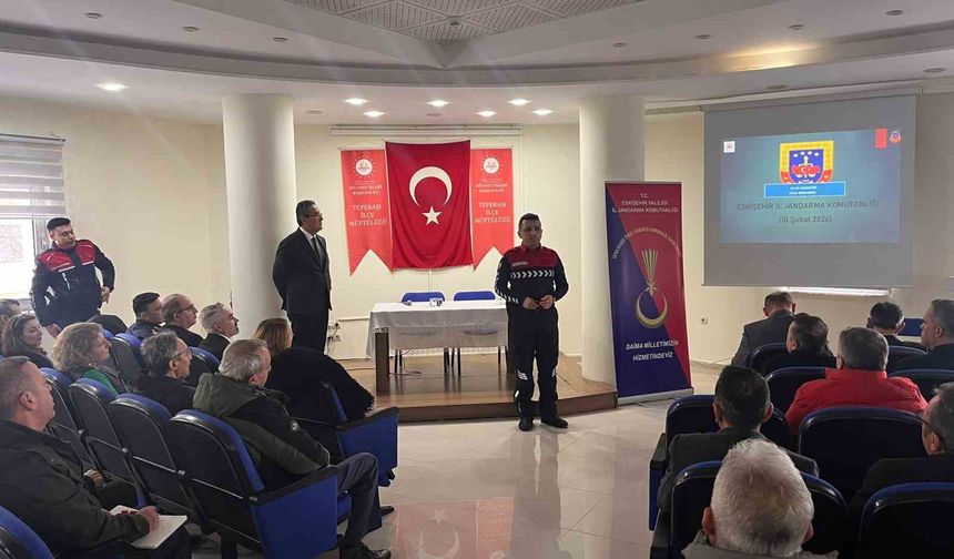 Tepebaşı’nda muhtarlara trafik ve asayiş eğitimi verildi