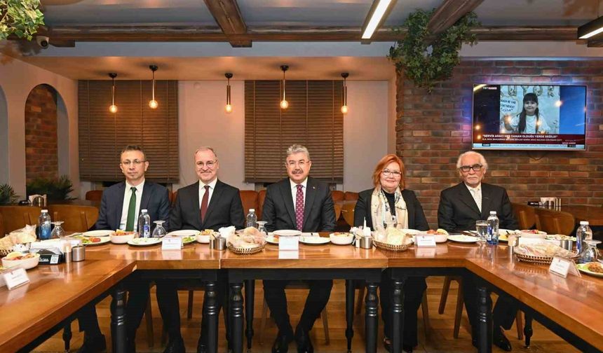 Eskişehir Valiliğinde 46 yıllık hizmete anlamlı veda programı düzenlendi