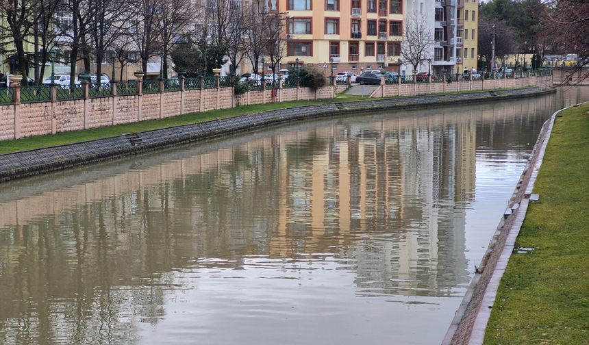 Porsuk Çayı Kahverengiye Büründü