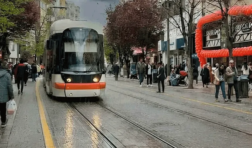 Eskişehir’de Kar Yerini Parçalı Bulutlu Havaya Bırakıyor