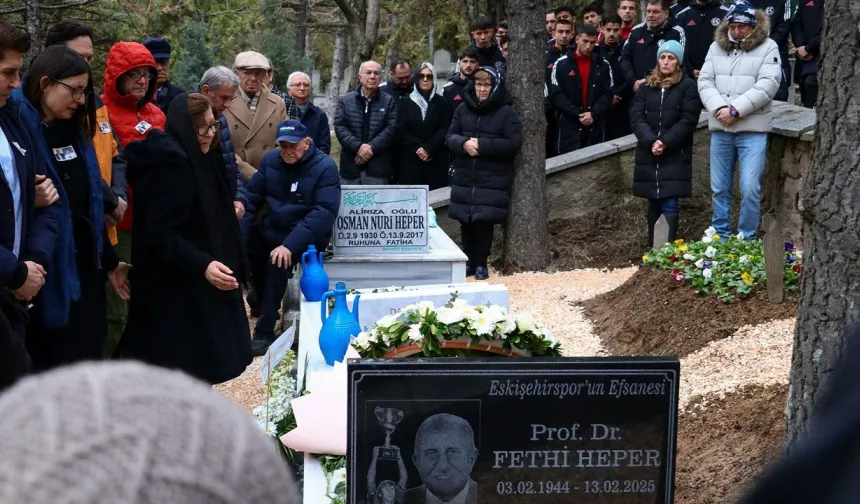 Unutulmaz 9 numara: Fethi Heper vefatının birinci yılında mezarı başında anıldı