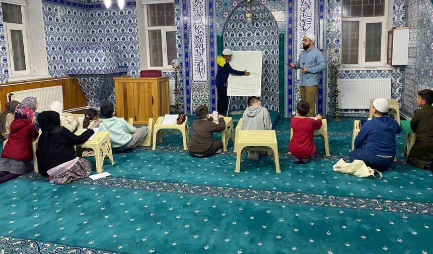 Kırka’da Camiler Ramazan’da Çocuklarla Şenlendi