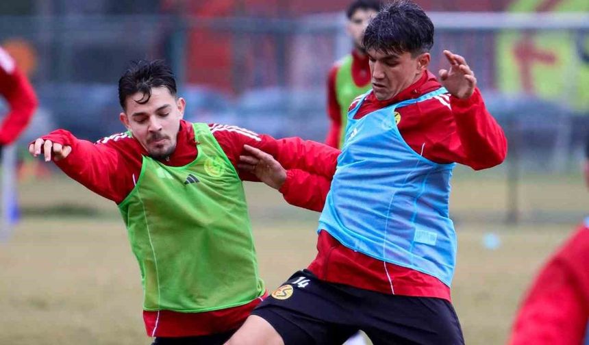 Kırmızı Şimşekler Ayvalıkgücü Maçına Hazırlanıyor