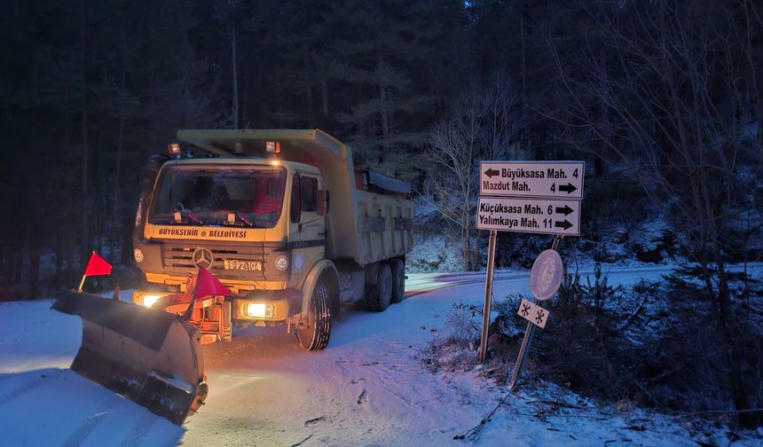 Mihalıççık’ta Karla Mücadele Çalışmaları Sürüyor