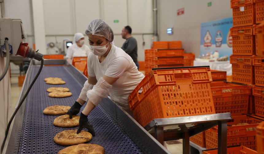 Eskişehirliler Ramazan'da Uygun Fiyattan Halk Pide Yiyecek