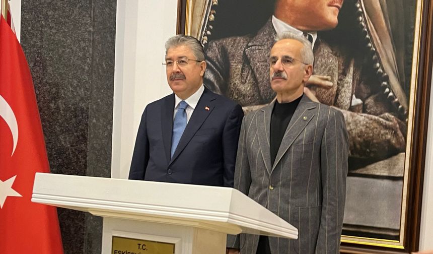 Bakan Abdulkadir Uraloğlu Eskişehir Valiliği’ni Ziyaret Etti