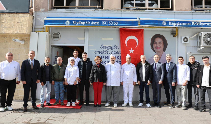 Ayşe Ünlüce'den, Hayırseverlere Teşekkür