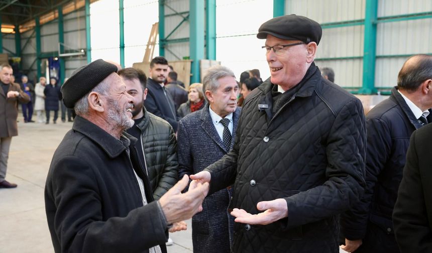 Başkan Kurt ve Milletvekili Çakırözer 75. Yıl Mahallesi'nde Vatandaşlarla İftarda Bir Araya Geldi