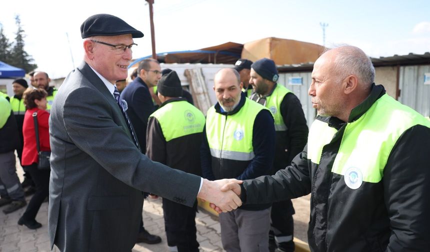 Başkan Kazım Kurt’tan Odunpazarı Belediyesi Personeline Bayram Sonrası Ziyaret