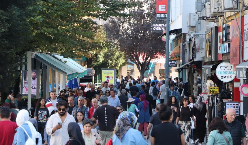 Bayram Öncesi Çarşıda Şeker Yoğunluğu
