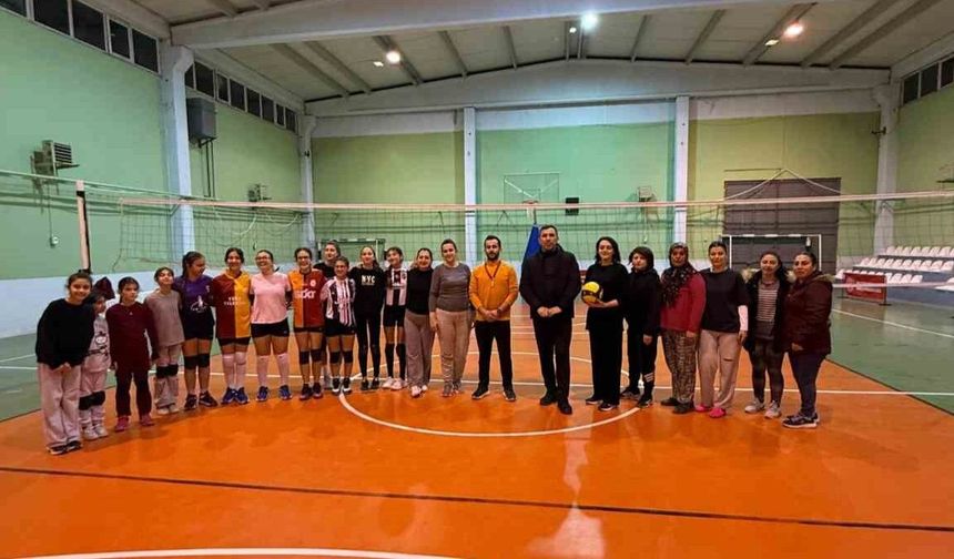 Beylikova'da Anne ve Kızlar Aynı Sahada Buluştu