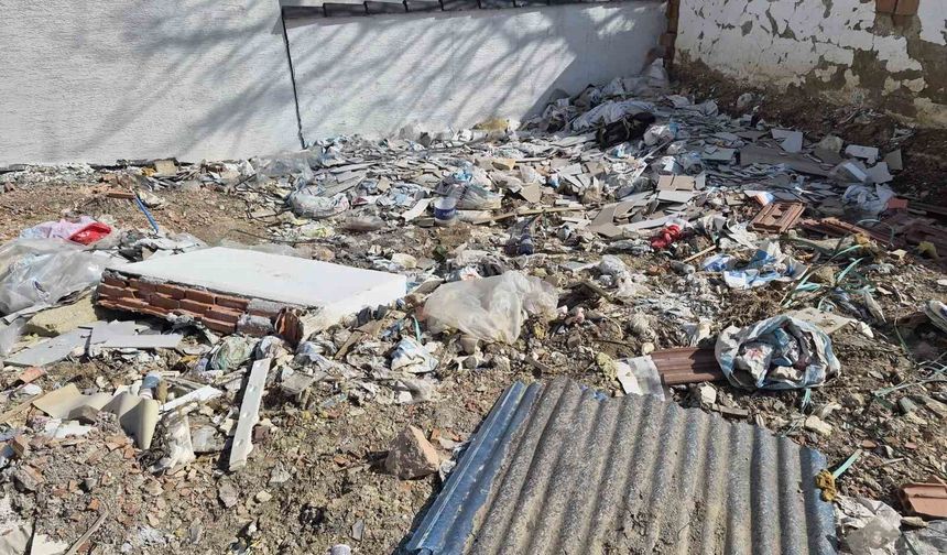 Eskişehir’de Moloz Yığınları Çevre Kirliliğine Neden Oluyor