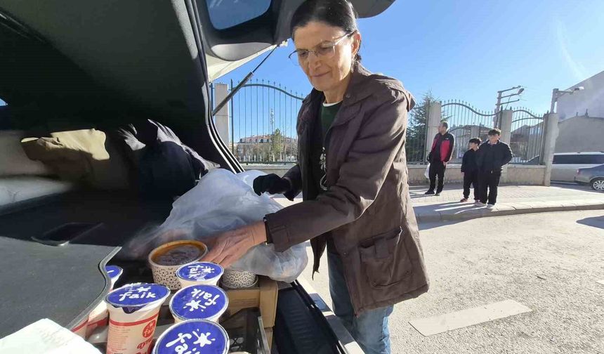 Emeklilikte de Topluma Hizmet Ediyor