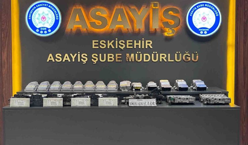 Eskişehir'de  Araçları Parçalayıp Satan Şebekeye Operasyon