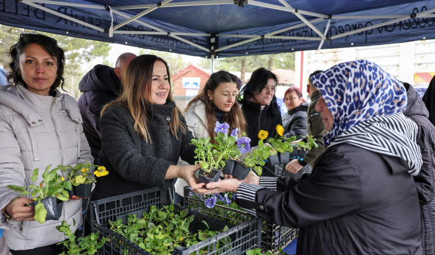 Eskişehir’de Mezarlıklarda Çiçek Geleneği