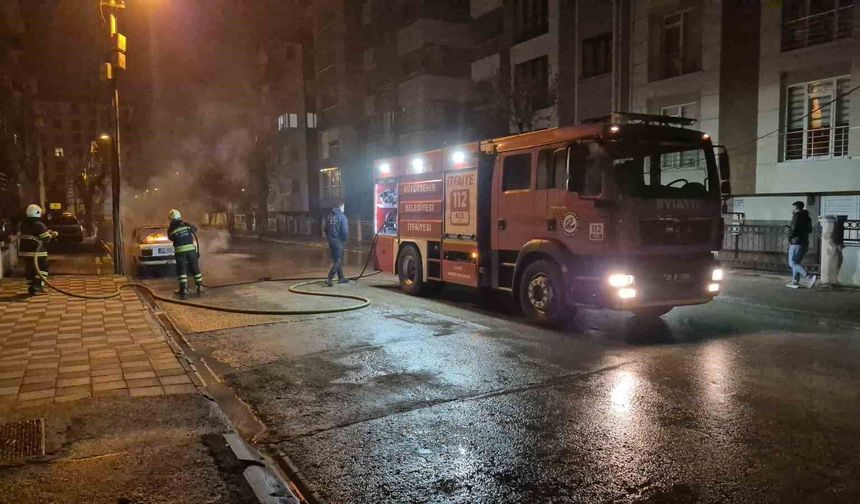 Eskişehir'de Park Halindeki Araç Alev Alev Yandı