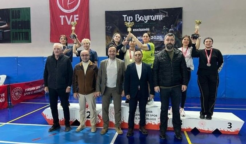 Eskişehir'de Sağlıkçılar Masa Tenisi Turnuvasında Buluştu