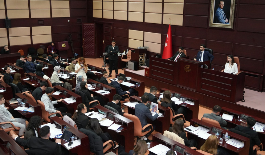 Eskişehir'de Üniversiteliler Yerel Yönetim Deneyimi Kazandı