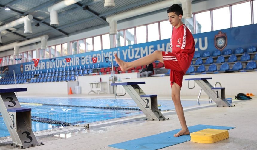 Eskişehirli Milli Yüzücü Türkiye'yi O Ülkede Temsil Edecek