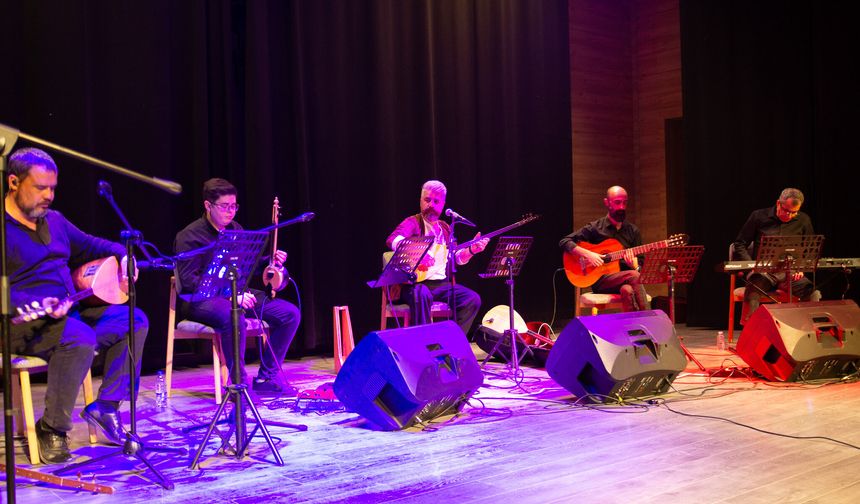 "İstiklalden Çanakkale'ye Türküler" Seslendirildi