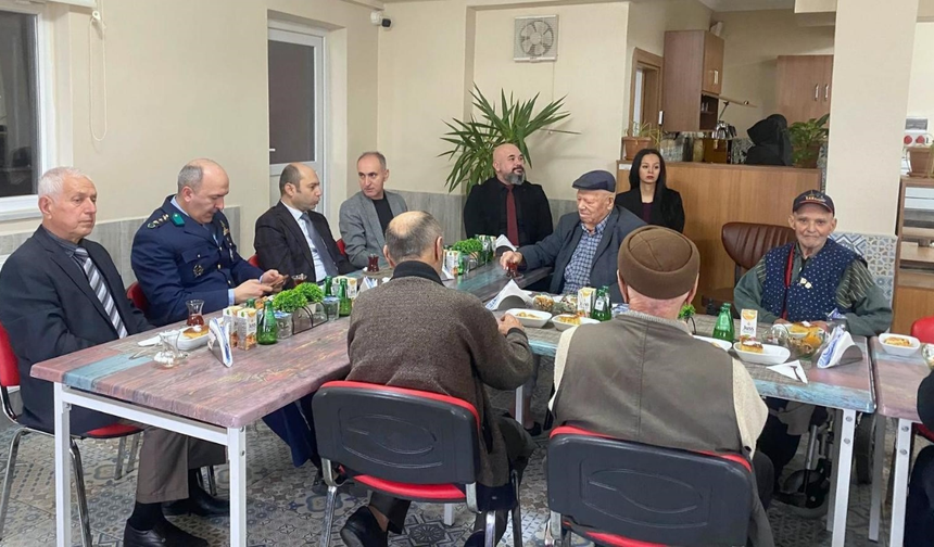 Kaymakam Sayın’dan Huzurevine Bayram Ziyareti