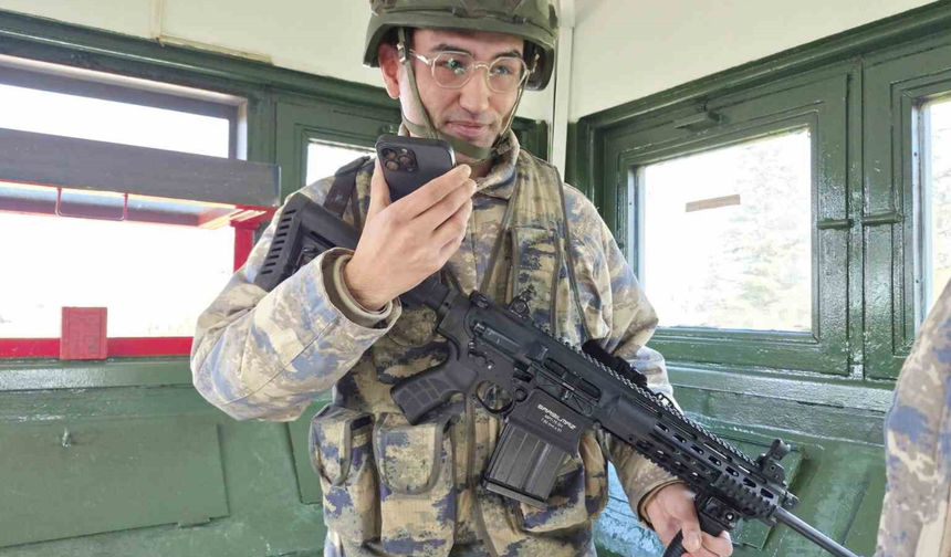 Komutandan Askerine Anlamlı Bayram Sürprizi