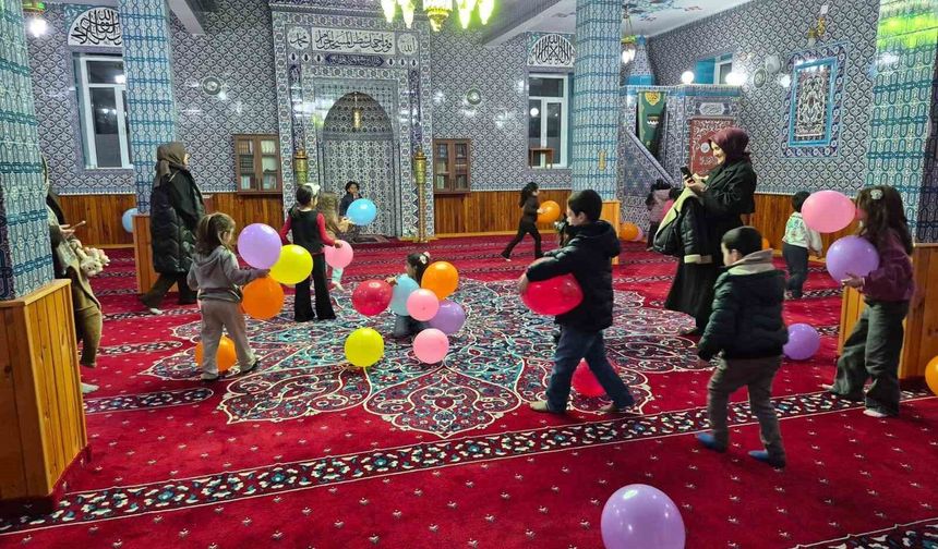 Minik Kur’an Kursu Öğrencileri İftarda Buluştu