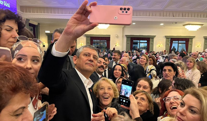 Özgür Özel Eskişehirli Kadınlarla İftarda Buluştu