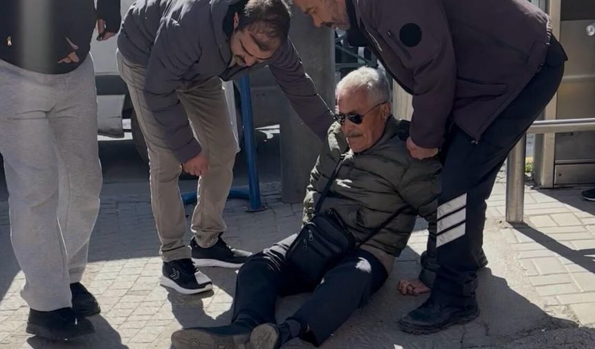 Tramvay Durağında Saldırı!