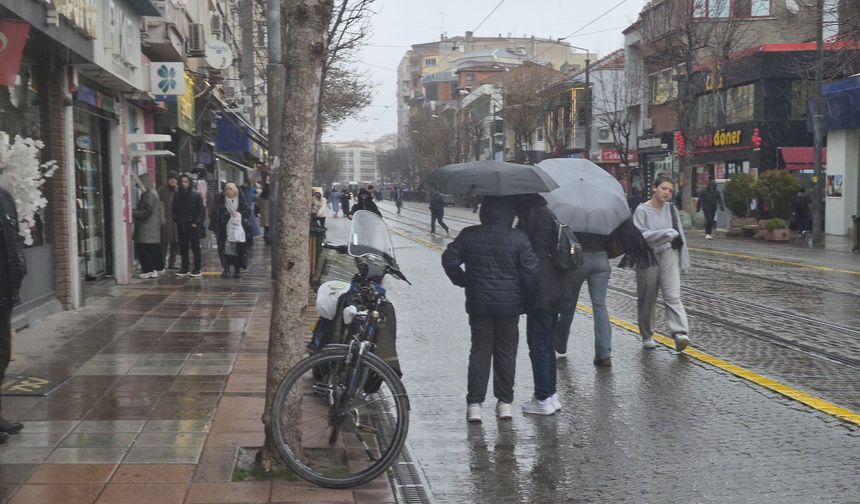 Meteoroloji Uyarmıştı: Eskişehir’de Sağanak Etkili Oldu