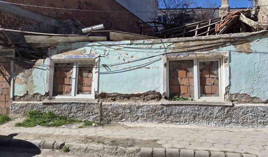 Zafer Mahallesi’ndeki Metruk Evler Tehlike Saçıyor
