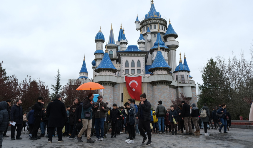 23 Nisan Coşkusu Parklara Ve Sahnelere Taştı