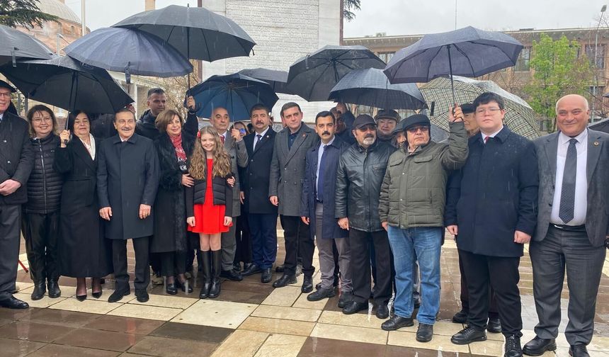 CHP Eskişehir 23 Nisan’da Çelenk Sundu