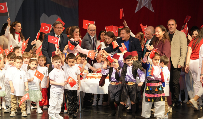 Eskişehir’de 23 Nisan Coşkusu Miniklerle Kutlandı