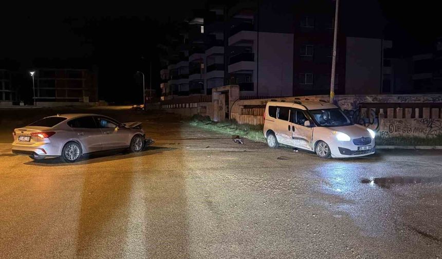 Eskişehir'de Alkollü Sürücü ile 15 Yaşındaki Çocuk Kaza Yaptı