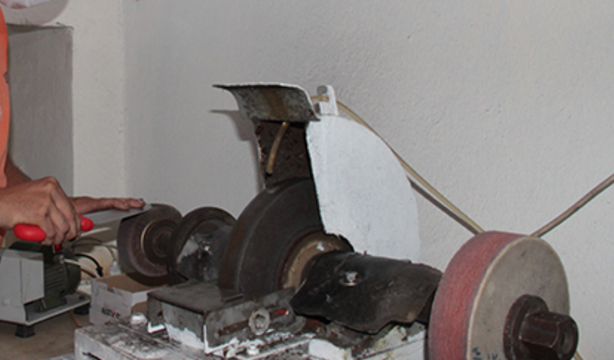 Eskişehir’de Bıçak Bileyicilere Bayram Mesaisi