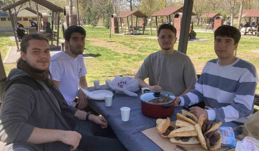 Eskişehir’de Gençler Piknikte Buluştu
