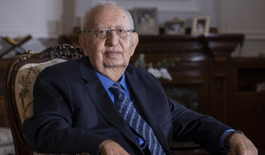 Hüsamettin Cindoruk Hayatını Kaybetti