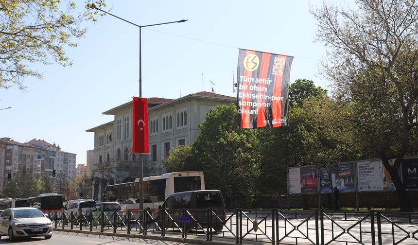 Kentte Eskişehirspor Bayrakları Asıldı: Ring Seferleri de Duyuruldu