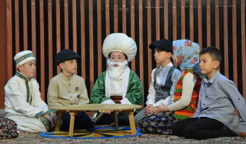 Miniklerden Tiyatro Festivalinde Büyük Performans