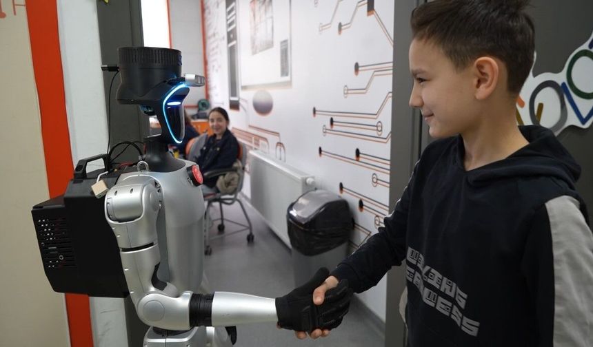 Nüfusa Kayıtlı İlk Robot Artık İşe Başladı