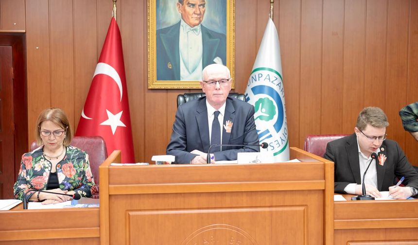 Odunpazarı Meclisi'nde Otizm Farkındalık Rozetleri Takıldı