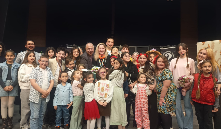 Odunpazarı’nda 23 Nisan Sahnesi Çocukların